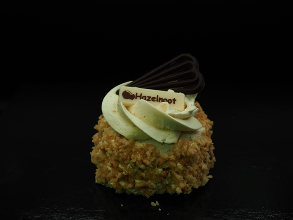 Hazelnootschuim gebakje