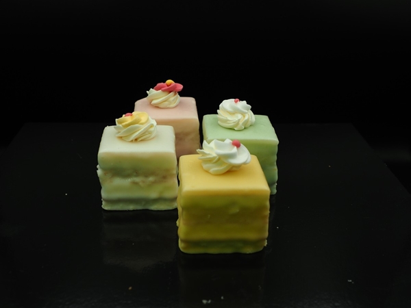 Cremé petit four